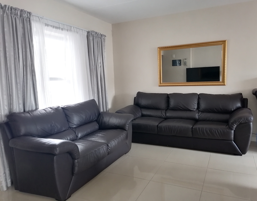 To Let 2 Bedroom Property for Rent in Lansdowne Western Cape